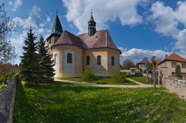 panorama s kostelem-výřez
